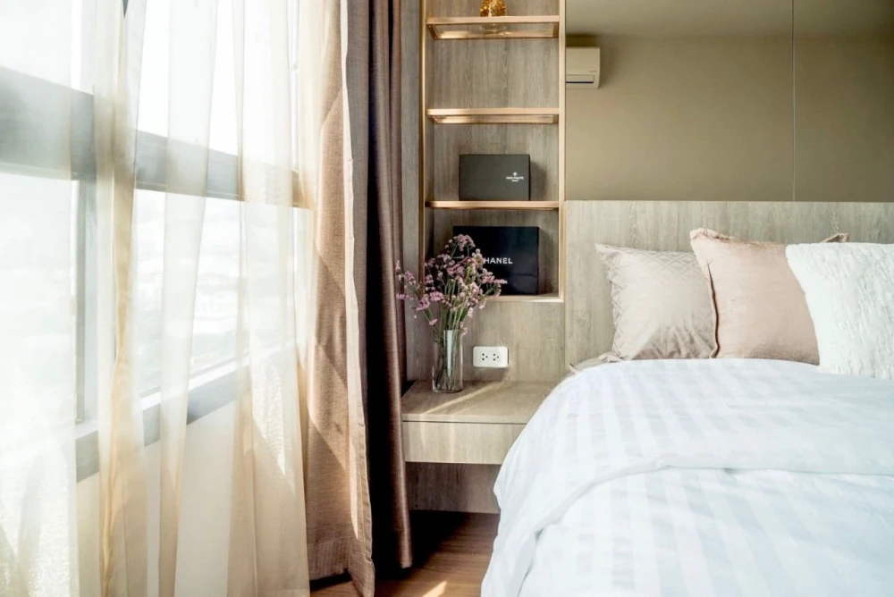 For sale or rent: Ideo Sukhumvit 93. Spacious unit with a coordinated color scheme and high-quality built-in headboard. Don't miss out!