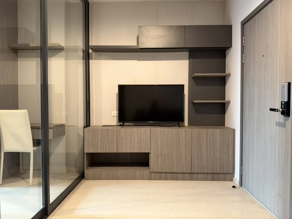 For sale: Unit at IDEO Thaphra Interchange, located on the 17th floor with a beautiful view. The unit comes unfurnished, allowing you to decorate it t