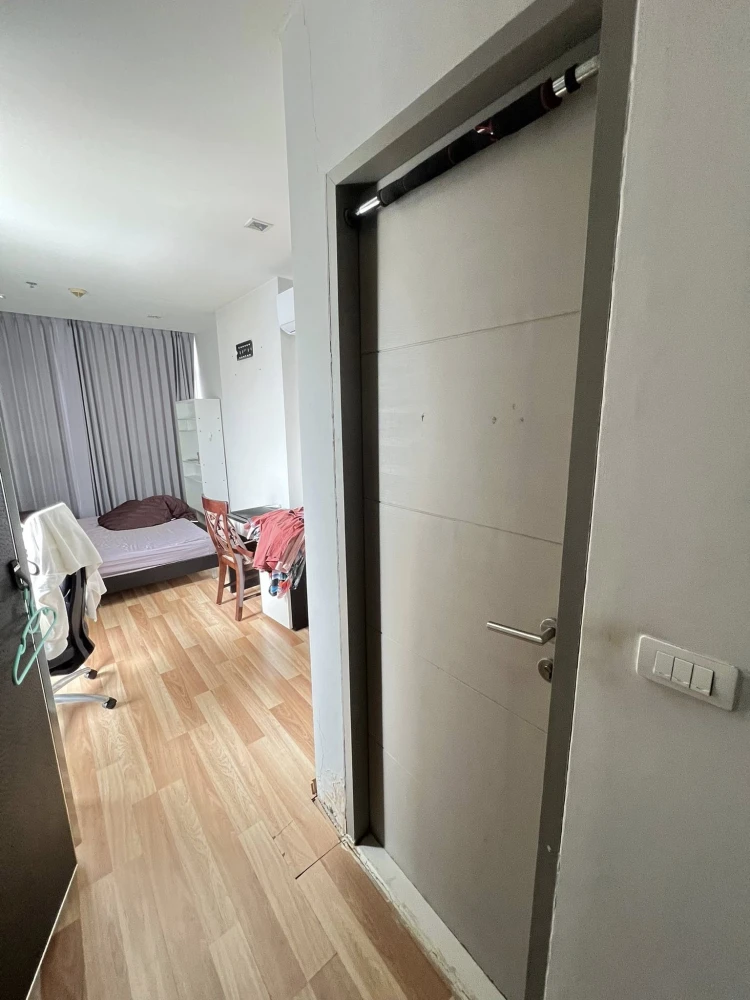 For sale: Ideo Verve Ratchaprarop, spacious room with plenty of usable space, comes fully furnished and equipped with amenities. Don't miss out!