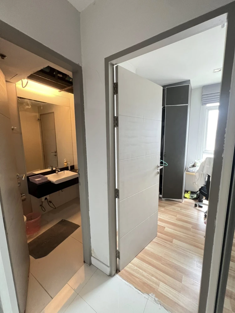For sale: Ideo Verve Ratchaprarop, spacious room with plenty of usable space, comes fully furnished and equipped with amenities. Don't miss out!