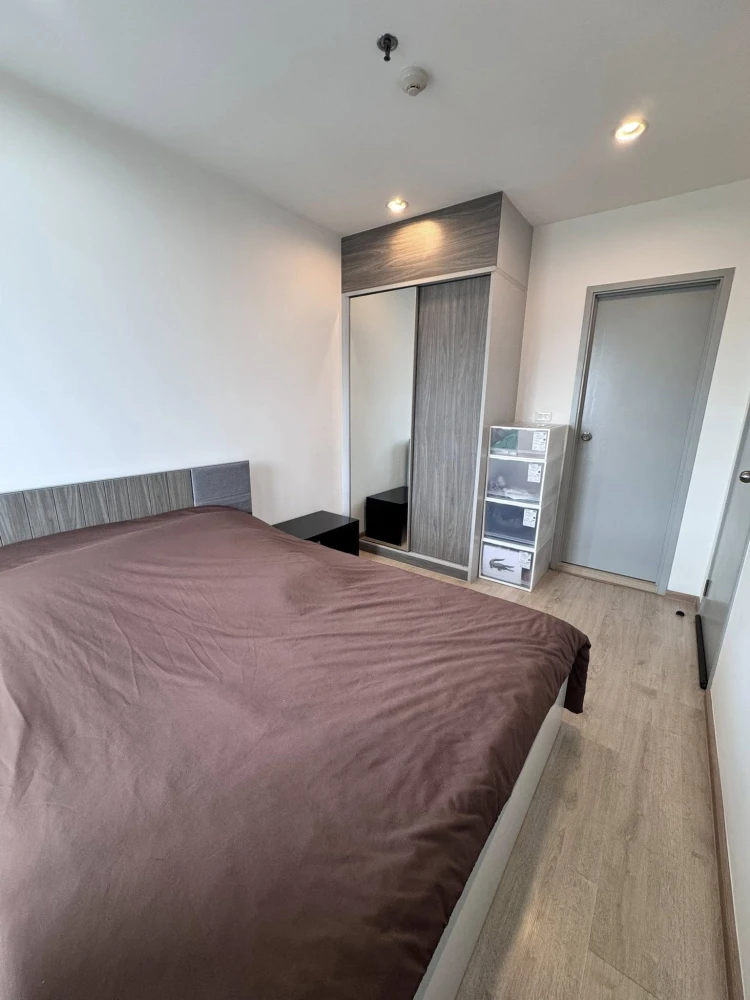 For sale Ideo Wutthakat 1 bedroom 1 bathroom, comes with furniture and complete facilities. Hurry and reserve now!