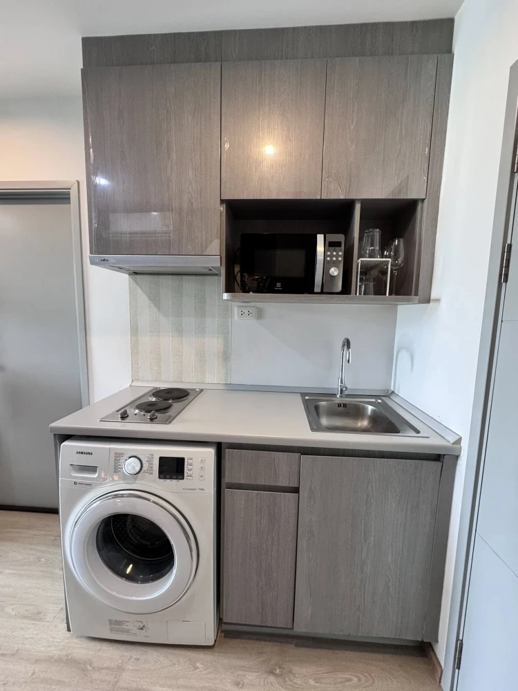For sale Ideo Wutthakat 1 bedroom 1 bathroom, comes with furniture and complete facilities. Hurry and reserve now!