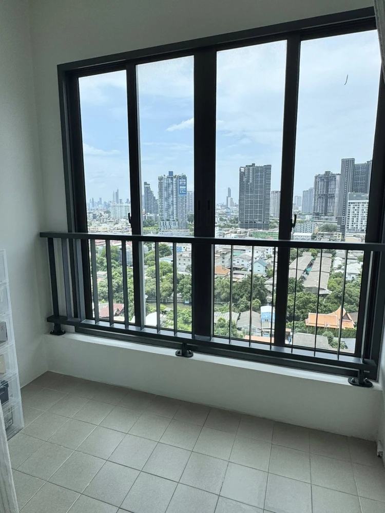 For sale Ideo Wutthakat 1 bedroom 1 bathroom, comes with furniture and complete facilities. Hurry and reserve now!