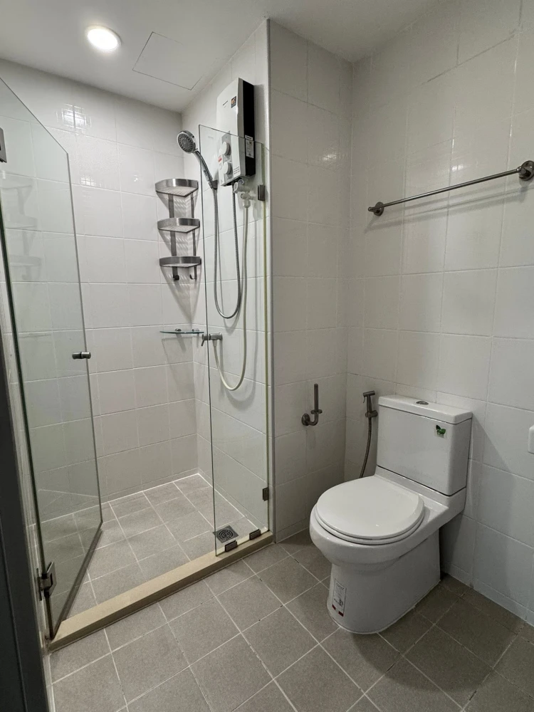 For sale Ideo Wutthakat 1 bedroom 1 bathroom, comes with furniture and complete facilities. Hurry and reserve now!
