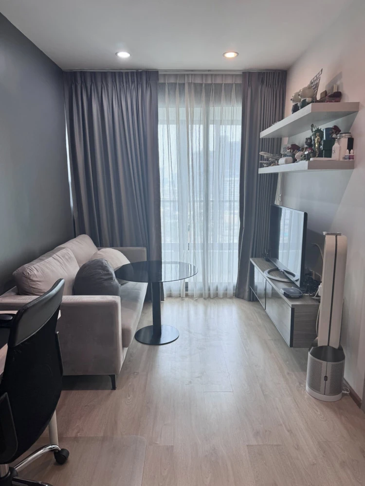 For sale Ideo Wutthakat 1 bedroom 1 bathroom, comes with furniture and complete facilities. Hurry and reserve now!