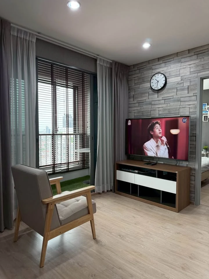 Selling Ideo Wutthakat condo, very high floor, 2 bedrooms, fully furnished (ready to move in).