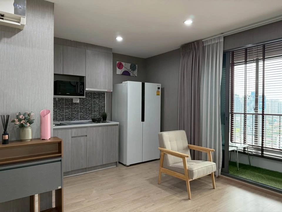 Selling Ideo Wutthakat condo, very high floor, 2 bedrooms, fully furnished (ready to move in).