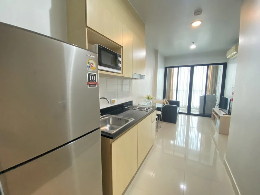 Selling IDEO Ratchada - Huai Khwang. North-facing balcony with great view. Fully furnished and ready to move in. No need to buy additional furniture.