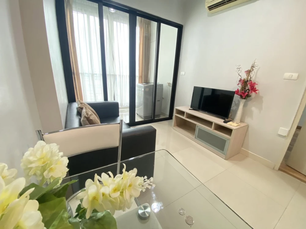 Selling IDEO Ratchada - Huai Khwang. North-facing balcony with great view. Fully furnished and ready to move in. No need to buy additional furniture.