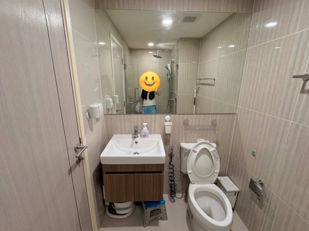Selling IKON SUKHUMVIT 77, pool view, high-quality built-in furniture. Move in now, don't wait!