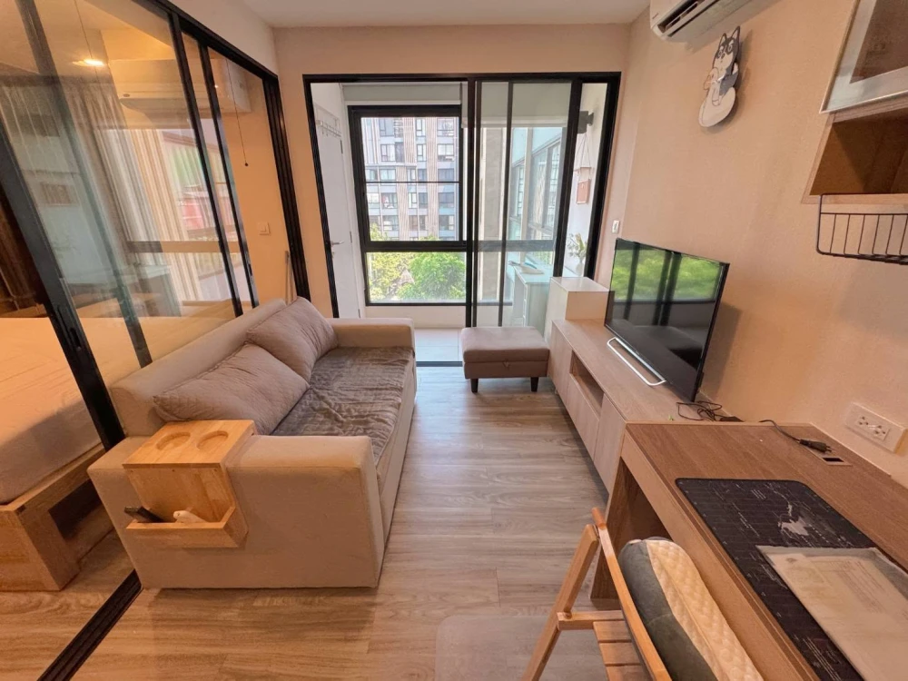Selling IKON SUKHUMVIT 77, pool view, high-quality built-in furniture. Move in now, don't wait!