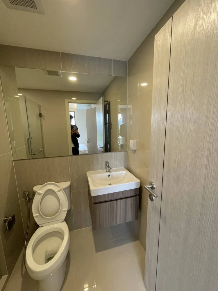 For sale: IKON Sukhumvit 77, 1 bedroom, 1 bathroom, closed kitchen, garden view, fully furnished + appliances. Don't miss out!