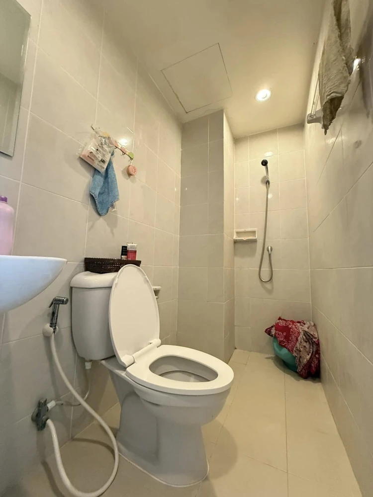 For sale: Incio Serithai, Building A, 3rd floor, good location, comfortable view, complete set of furniture and appliances. Interested, reserve now.