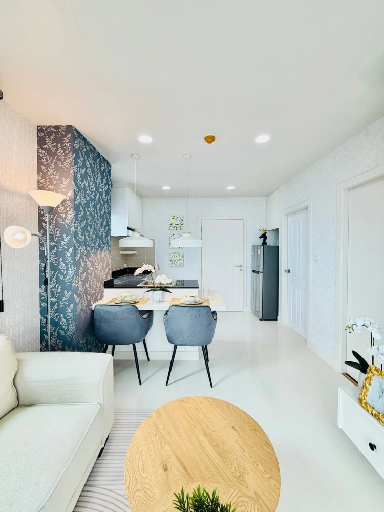 Selling Infiniti Condo, corner unit offering privacy, beautifully decorated with built-in furniture, fully furnished. Don't miss out!