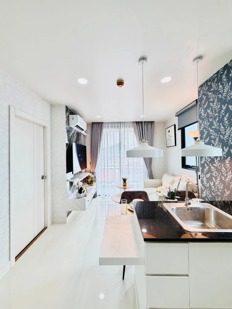 Selling Infiniti Condo, corner unit offering privacy, beautifully decorated with built-in furniture, fully furnished. Don't miss out!