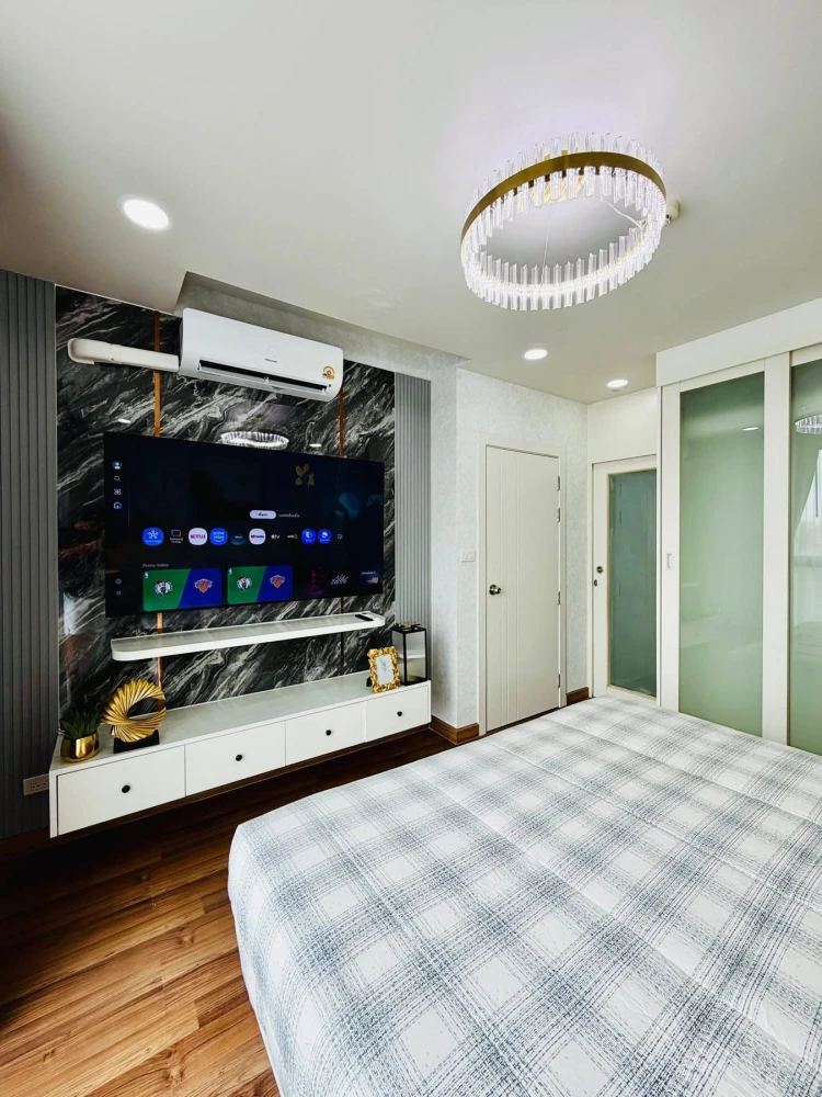 Selling Infiniti Condo, corner unit offering privacy, beautifully decorated with built-in furniture, fully furnished. Don't miss out!