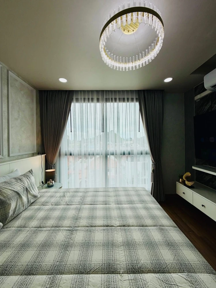 Selling Infiniti Condo, corner unit offering privacy, beautifully decorated with built-in furniture, fully furnished. Don't miss out!