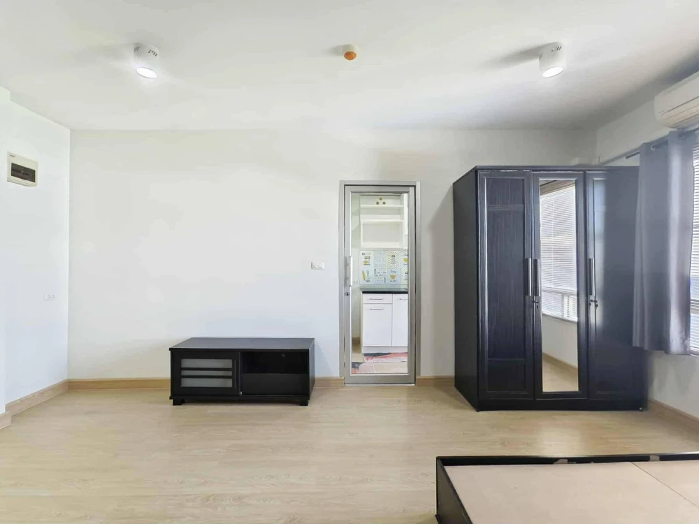 Selling Iris Avenue Onnuch – Wongwan condo. Nice unit, low floor, furnished, close to the airport. Book now before it's too late!!!