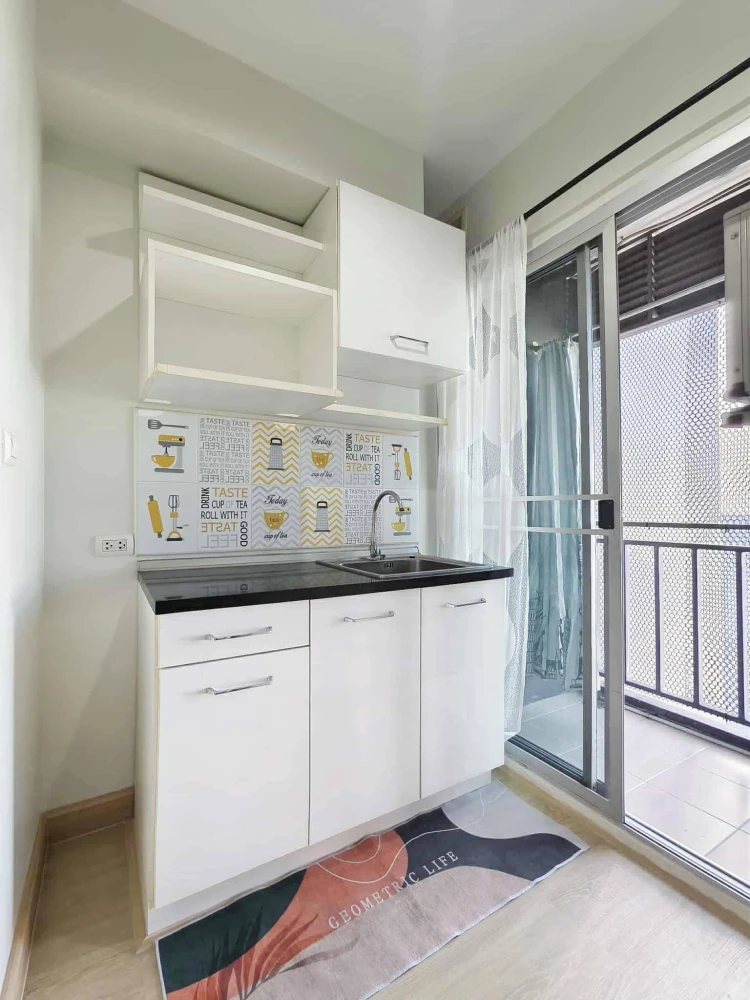 Selling Iris Avenue Onnuch – Wongwan condo. Nice unit, low floor, furnished, close to the airport. Book now before it's too late!!!