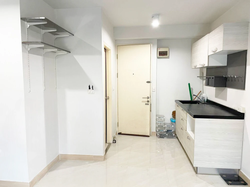 For sale: IRIS Avenue On Nut - Wongwaen, Building 1, 2nd floor, granite tiled floor, all furniture included. Reserve now and you won't be disappointed