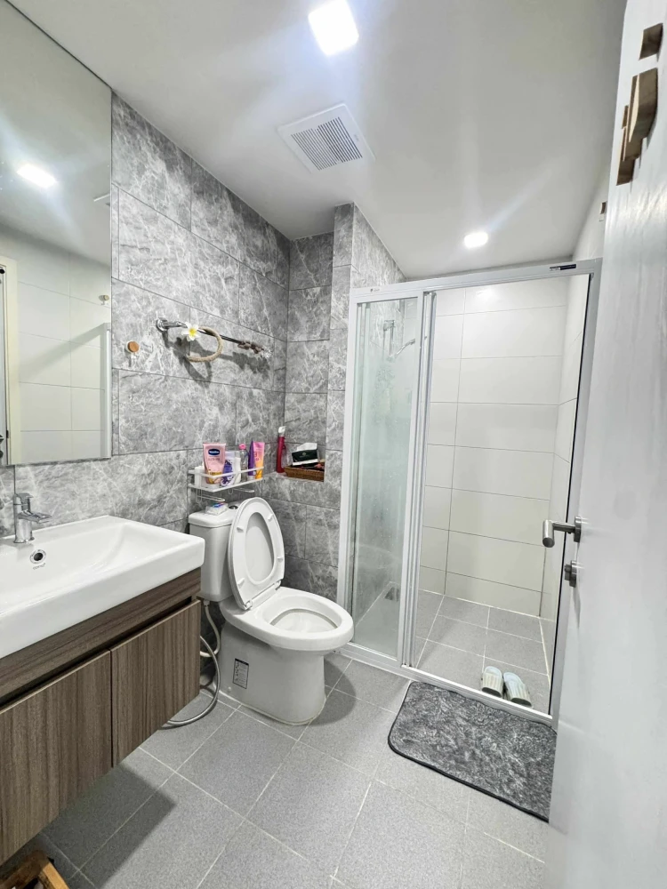 For sale: Ivory Ratchada 32, 8th floor, beautiful view, no buildings blocking, has a long balcony (from bedroom to living room), interested, reserve n