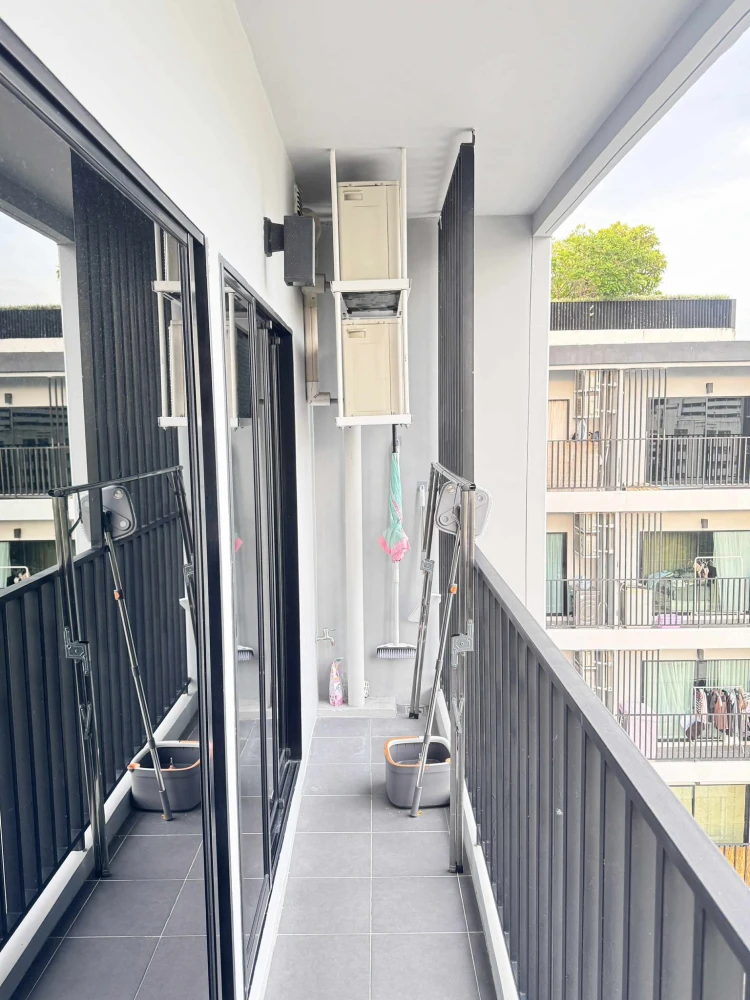 For sale: Ivory Ratchada 32, 8th floor, beautiful view, no buildings blocking, has a long balcony (from bedroom to living room), interested, reserve n
