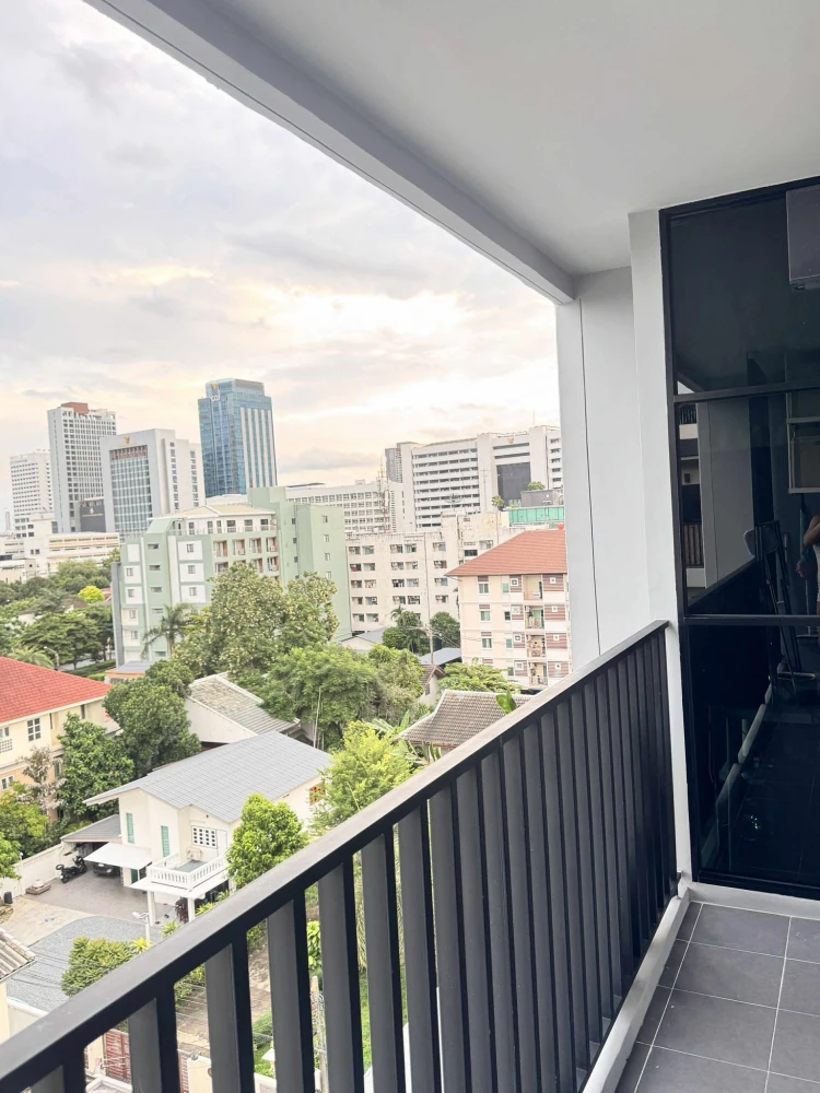 For sale: Ivory Ratchada 32, 8th floor, beautiful view, no buildings blocking, has a long balcony (from bedroom to living room), interested, reserve n