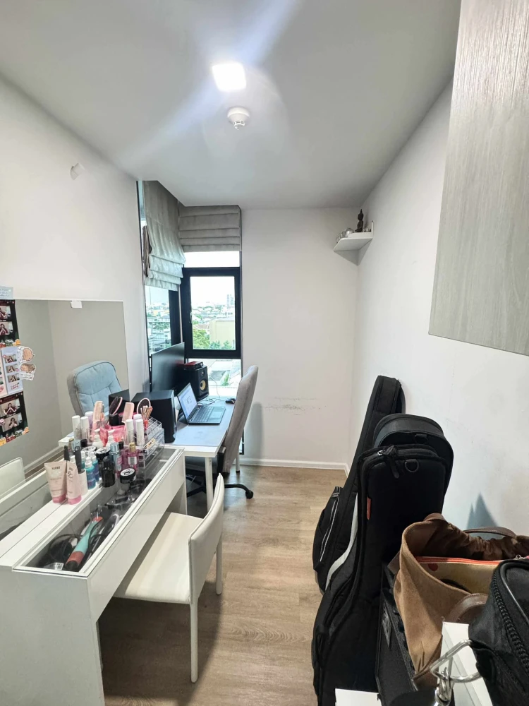 For sale: Ivory Ratchada 32, 8th floor, beautiful view, no buildings blocking, has a long balcony (from bedroom to living room), interested, reserve n