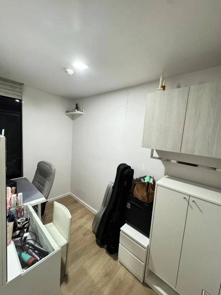 For sale: Ivory Ratchada 32, 8th floor, beautiful view, no buildings blocking, has a long balcony (from bedroom to living room), interested, reserve n