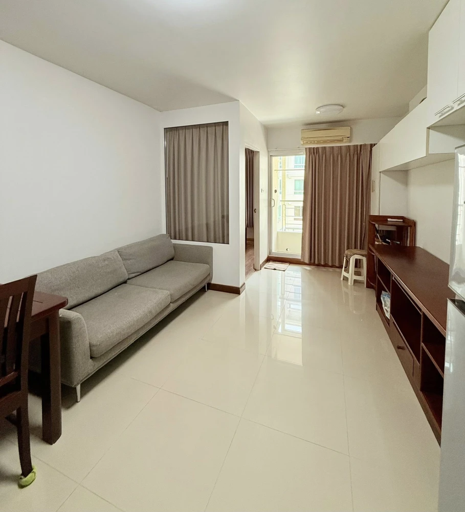For sale: Ivy Ratchada, 1 bedroom, 1 bathroom, great location, fully furnished and equipped. Don't miss out!