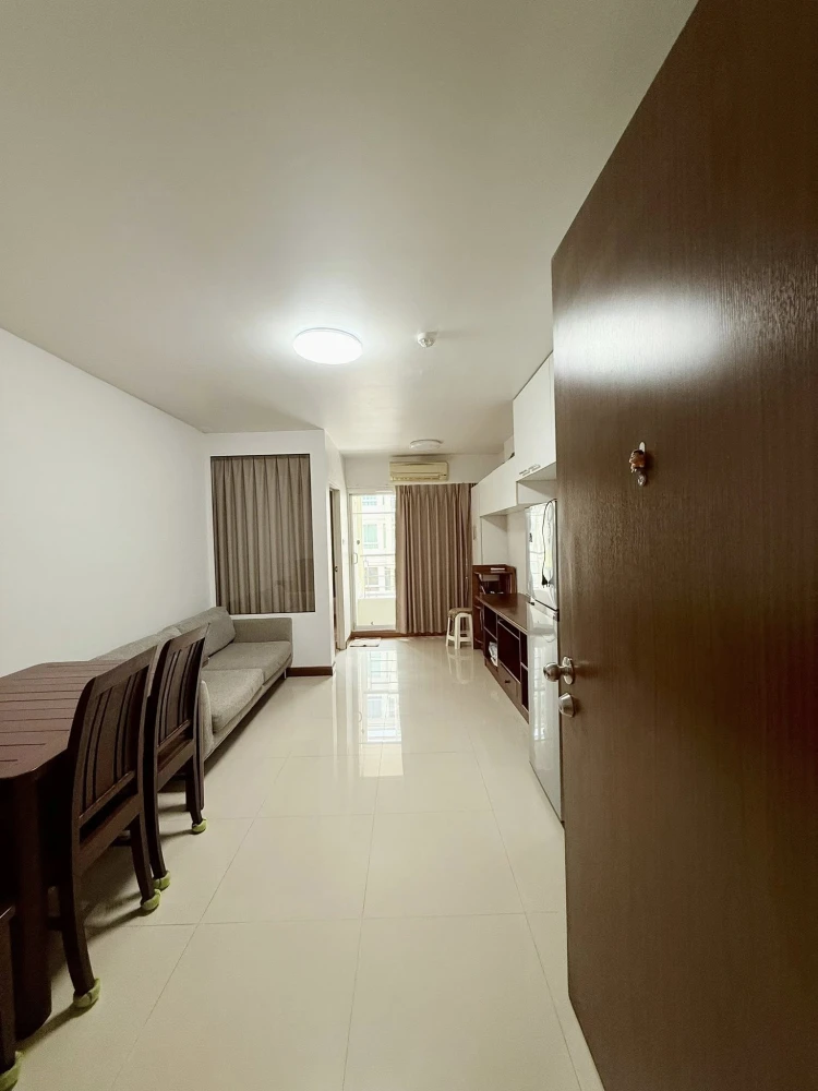 For sale: Ivy Ratchada, 1 bedroom, 1 bathroom, great location, fully furnished and equipped. Don't miss out!