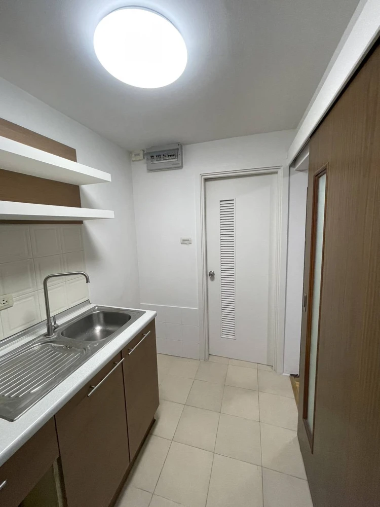 For sale: Ivy Ratchada, studio room, clean, airy, fully furnished, can't miss out on booking.