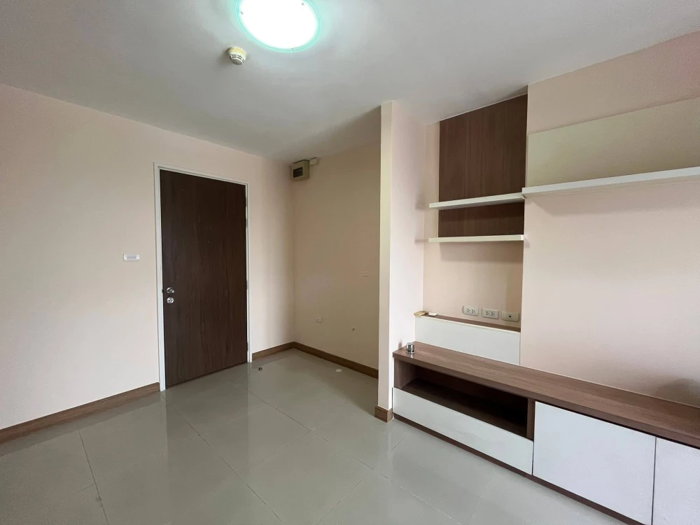 Ivy River Ratburana for sale: 1 bedroom unit with spacious living area, stunning Chao Phraya River views, and fully furnished. Book now!