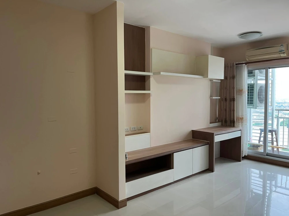 Ivy River Ratburana for sale: 1 bedroom unit with spacious living area, stunning Chao Phraya River views, and fully furnished. Book now!