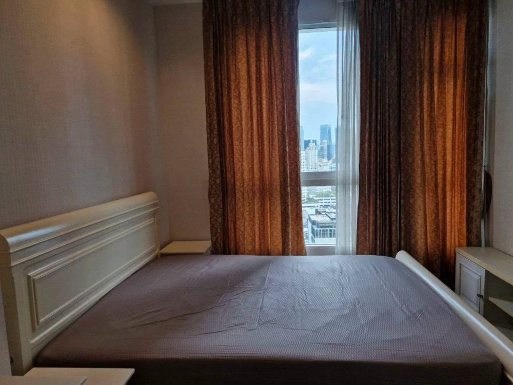 Selling Ivy Sathorn 10, a lovely room with complete furniture and amenities. Book now! images
