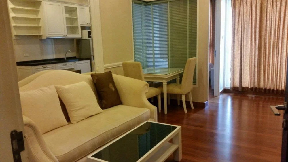 Selling Ivy Sathorn 10, a lovely room with complete furniture and amenities. Book now!
