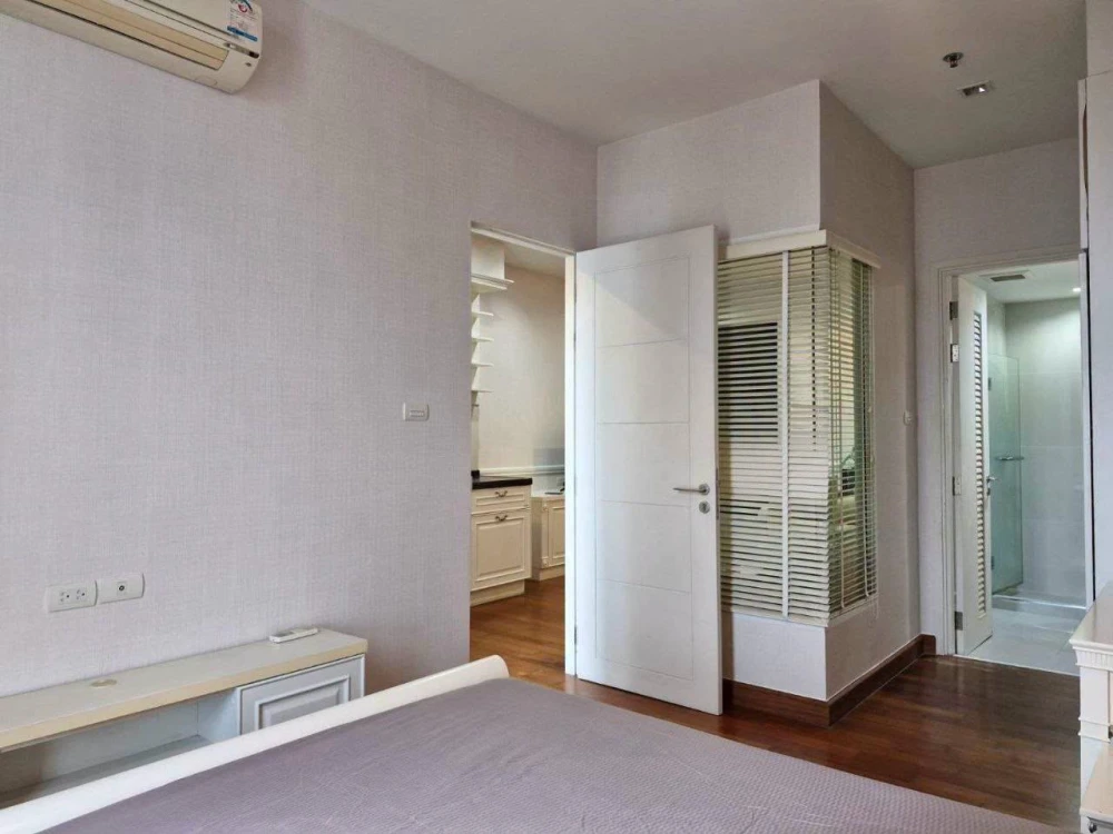 Selling Ivy Sathorn 10, a lovely room with complete furniture and amenities. Book now!