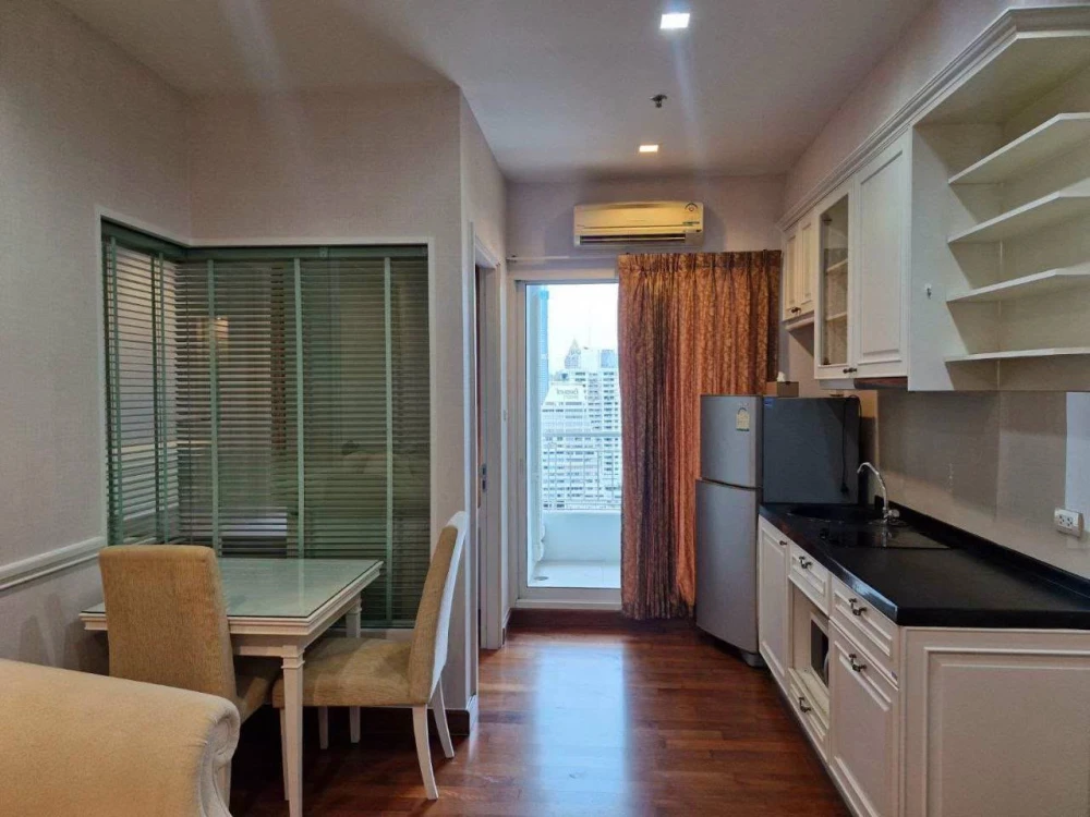 Selling Ivy Sathorn 10, a lovely room with complete furniture and amenities. Book now!