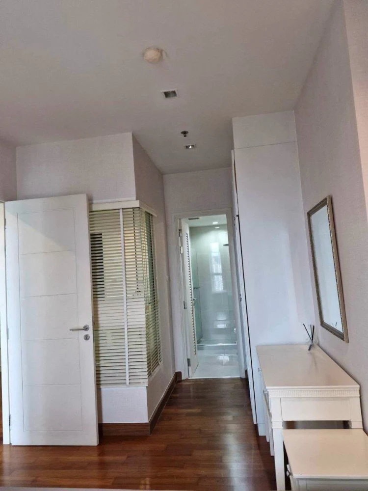 Selling Ivy Sathorn 10, a lovely room with complete furniture and amenities. Book now!