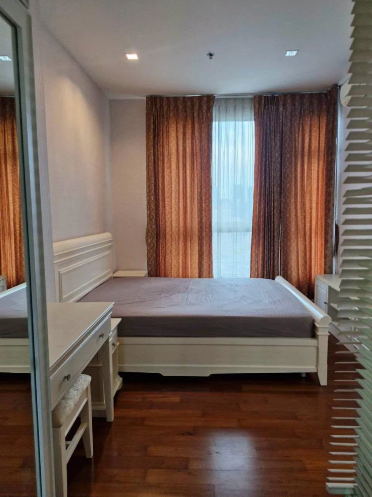 Selling Ivy Sathorn 10, a lovely room with complete furniture and amenities. Book now!