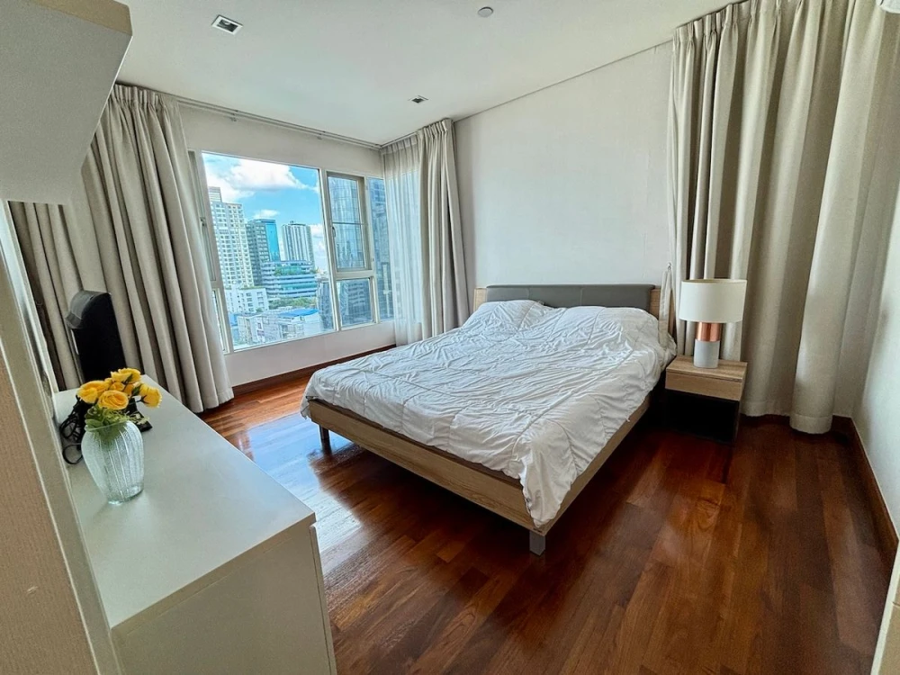 IVY THONGLOR 4-bedroom condo for sale, fully furnished. Book now!