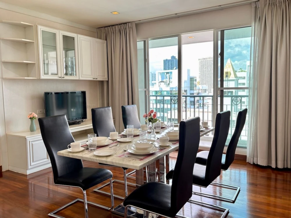 IVY THONGLOR 4-bedroom condo for sale, fully furnished. Book now!