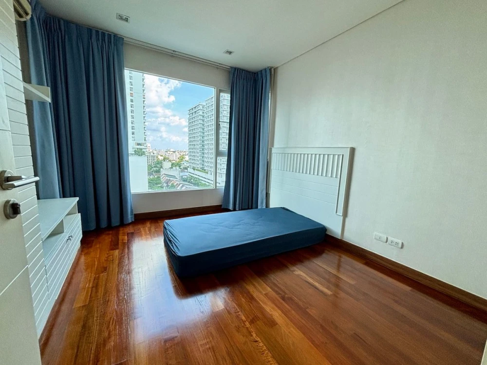 IVY THONGLOR 4-bedroom condo for sale, fully furnished. Book now!