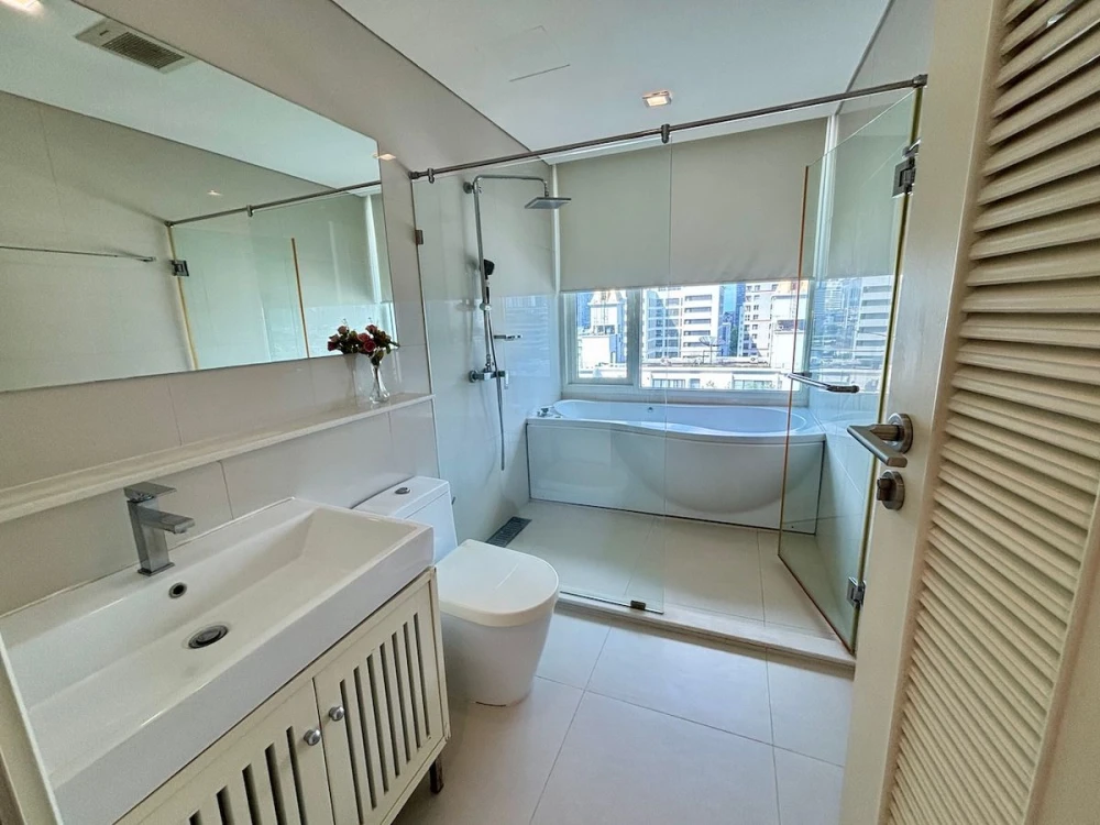 IVY THONGLOR 4-bedroom condo for sale, fully furnished. Book now!