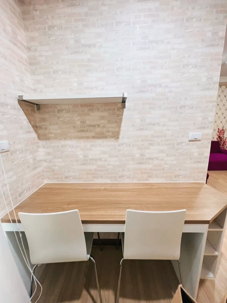 For sale:rent J Condo Sathorn-Kallaprapruk. Cozy room with nice wallpaper and a large pink sofa. Reserve now!