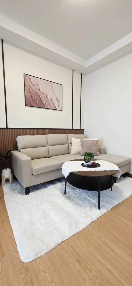 J Condo Sathorn-Kanlapaphruek for sale. Excellent ventilation, not hot, private balcony, and beautifully built-in furnishings. Don't miss out!