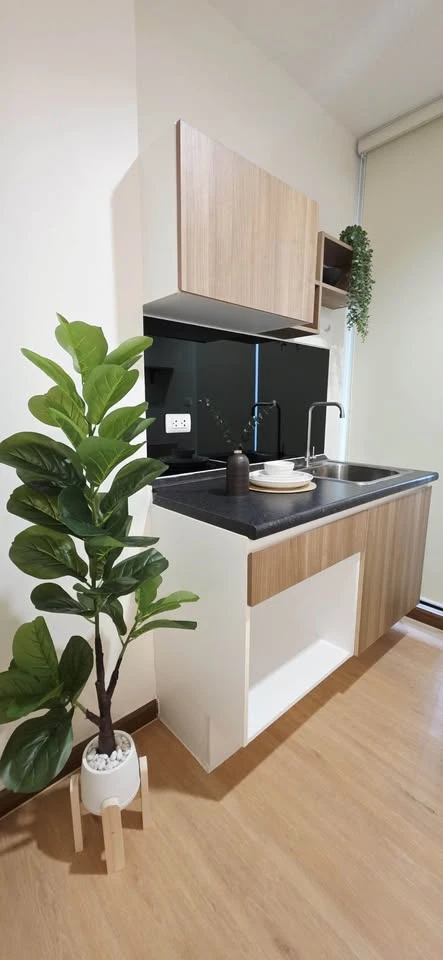 J Condo Sathorn-Kanlapaphruek for sale. Excellent ventilation, not hot, private balcony, and beautifully built-in furnishings. Don't miss out!