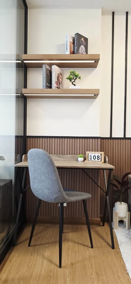 J Condo Sathorn-Kanlapaphruek for sale. Excellent ventilation, not hot, private balcony, and beautifully built-in furnishings. Don't miss out!