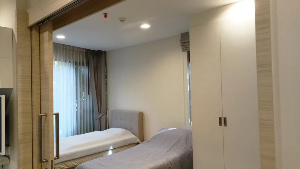 Selling Jin Wellbeing County, 2nd floor, corner unit, fully furnished, ready to move in. Book now, don't miss out!
