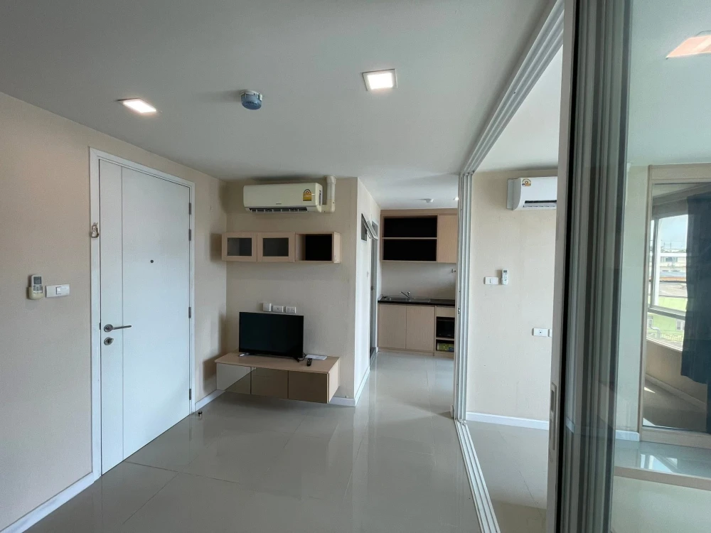 Selling JW Condo @ Donmuang. Fully furnished unit with complete amenities and unobstructed view. Don't miss out!